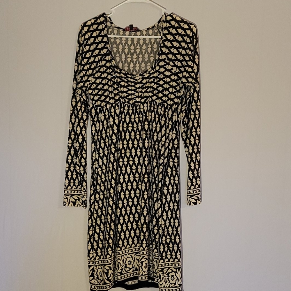 Black and White Long Sleeve Floral Print Dress